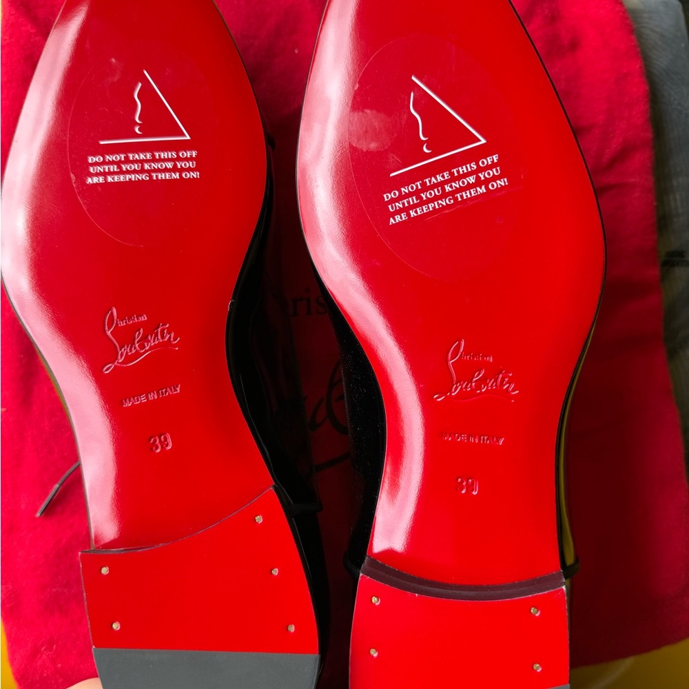NWT Unisex Christian Louboutin Red and Black Flats shoes 8-8. WOMEN size.